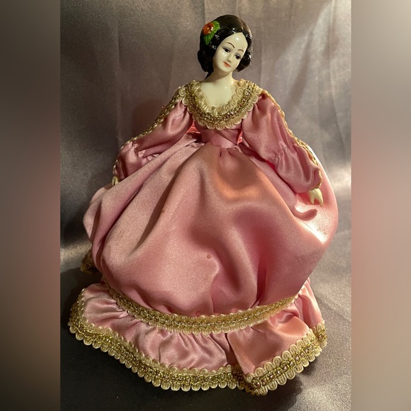 Bradley Dolls Accents Vintage 97s Bradley Doll Spinning Musicbox